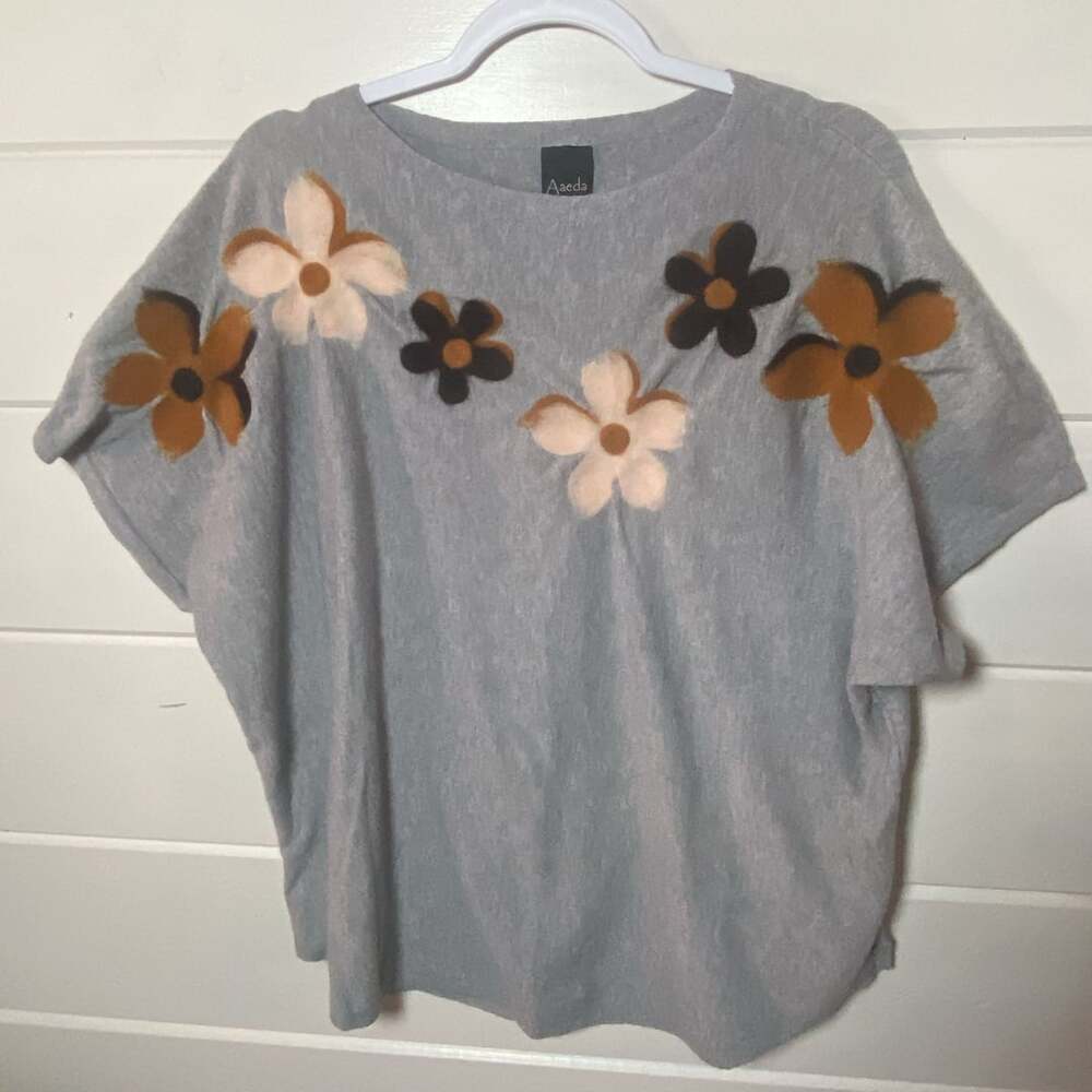Aaeda Gray Short Sleeve Sweater With Felt Flowers Size 1X